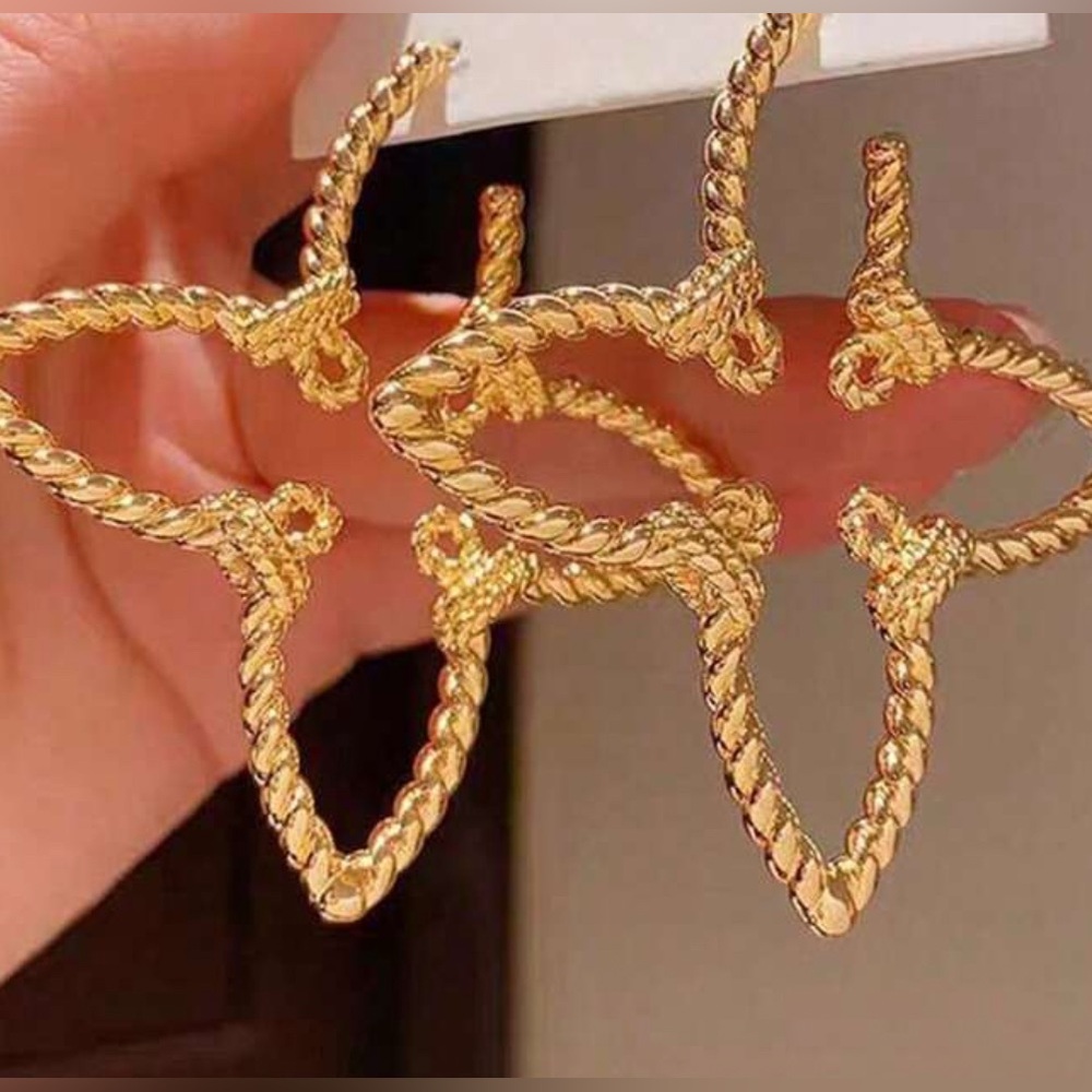 Gold Plated Hollowed Out Clover Hoop Earrings - Women Jewelry